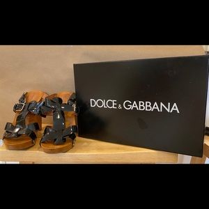 Dolce & Gabbana size 8 black patent leather platform clogs